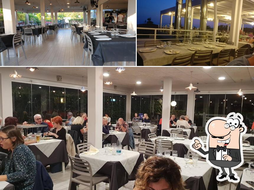 Siediti a un tavolo di Pizzeria da Gennaro al Mare