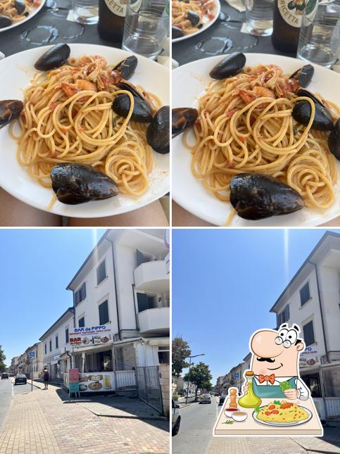 Questa è la immagine che raffigura la cibo e esterno di Bar Da Pippo
