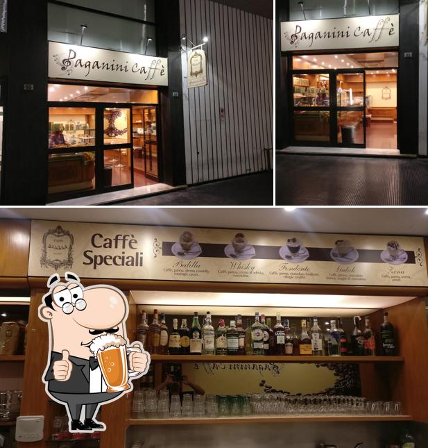 Puoi goderti un rinfrescante bicchiere di birra chiara o scura