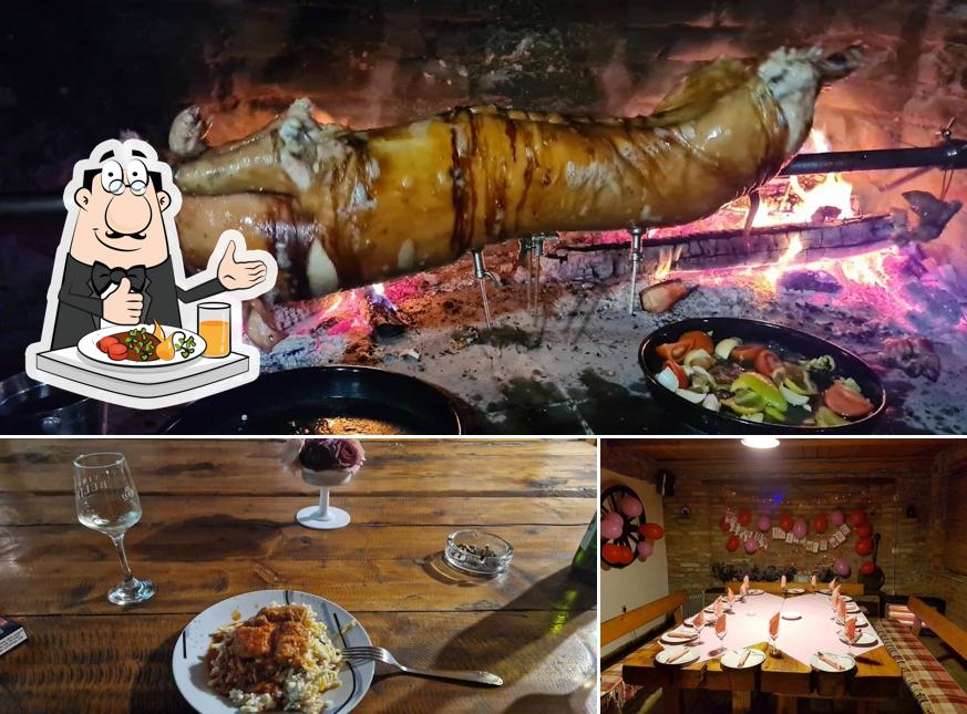 Dai un’occhiata alla immagine che presenta la cibo e tavolo da pranzo di Caffe bar Rupa