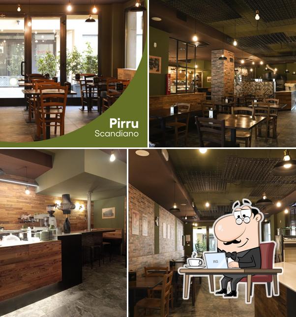 Siediti a un tavolo di Pirru Scandiano