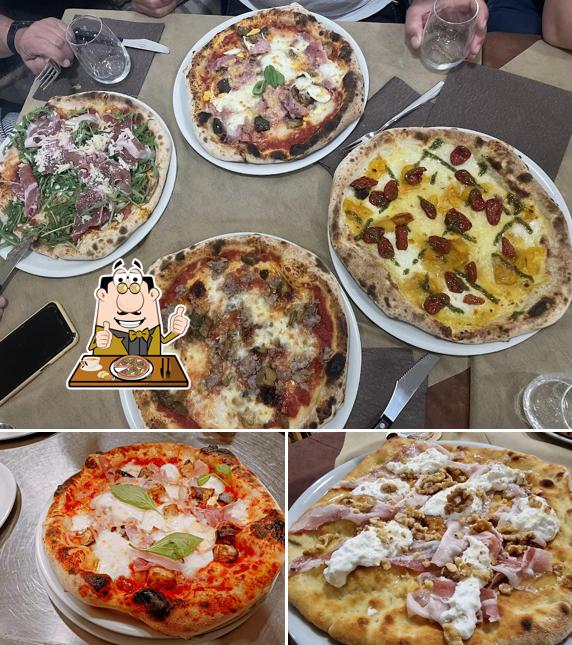 A Piazzetta del gusto, puoi ordinare una bella pizza