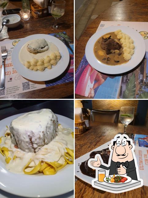 Comida em Restaurante Lua Cheia