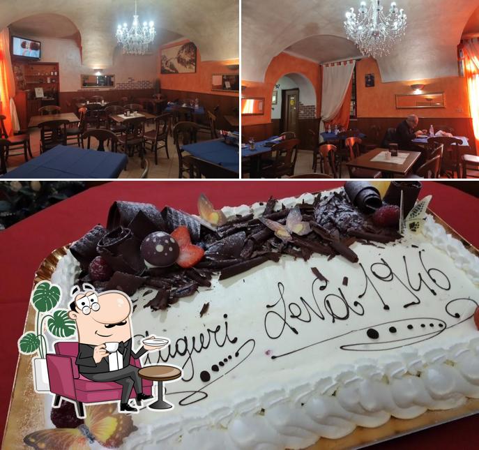 Tra le diverse cose da Caffè Roma Bar Ristorante si possono trovare la interni e torta