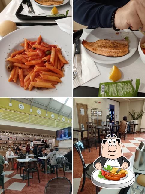 La immagine della cibo e interni di Bar del Centro