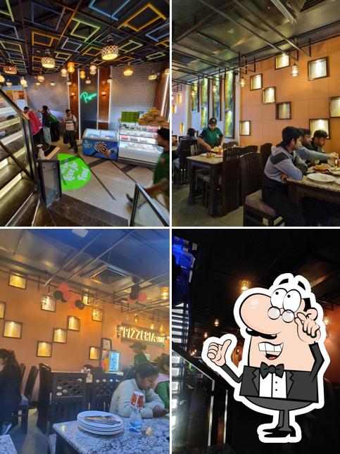 Check out how La Romano Pizzeria looks inside
