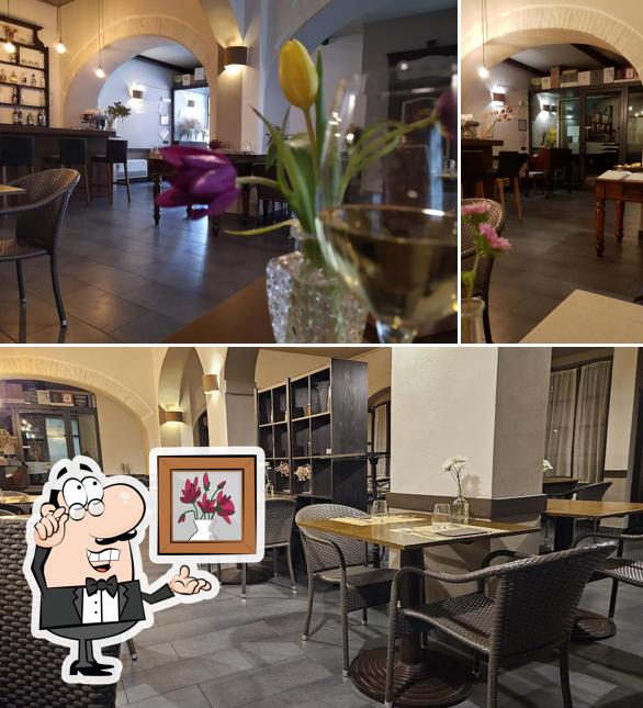Siediti a un tavolo di La Corte Osteria