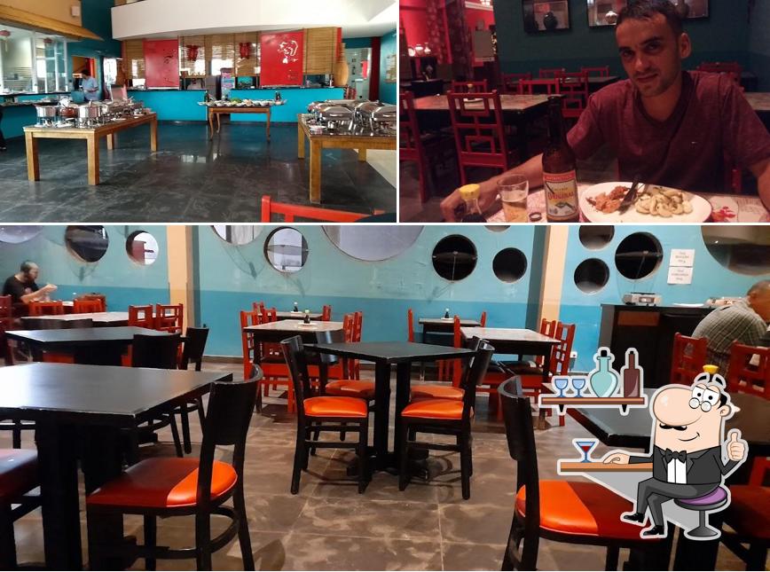 Sente em uma das mesas no Grand China