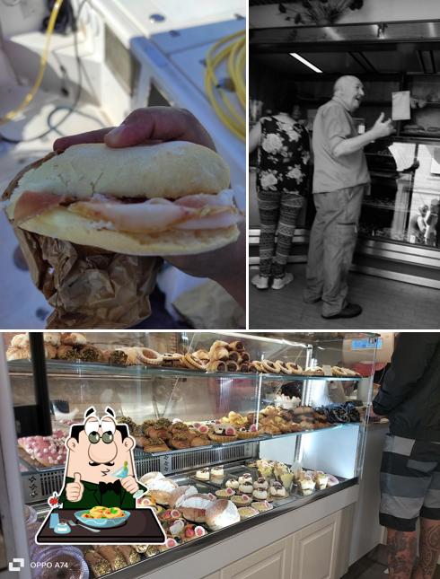 Panino con maiale stirato al Panificio Biscotteria Romagnoli Fabrizio