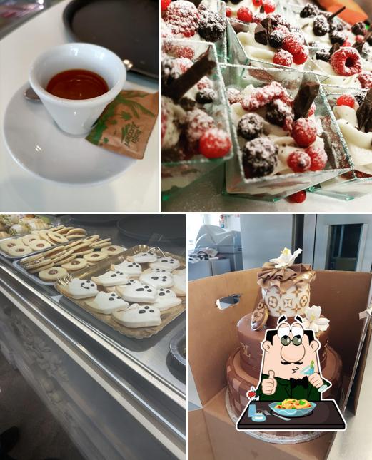 Platti al Pasticceria Dalla Rocca