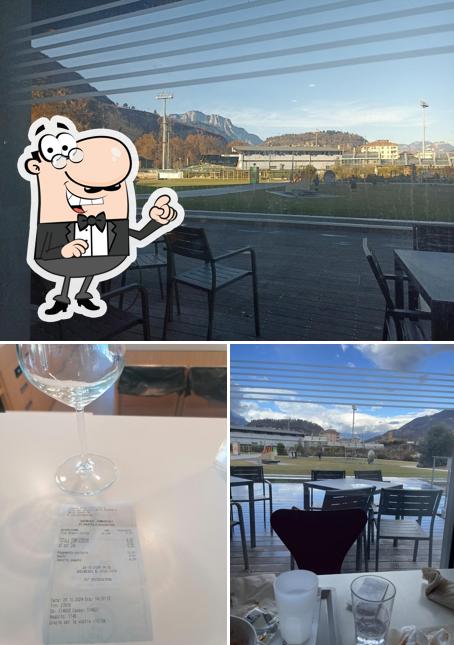 Questa è la foto che mostra la interni e bevanda di MUSE Cafè