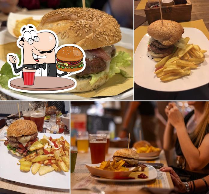 Ordina un hamburger a Birrificio Moonfrà