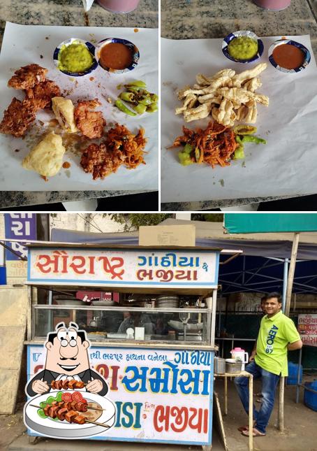 Meals at Devaraj bapa na bhajiya ganthiya