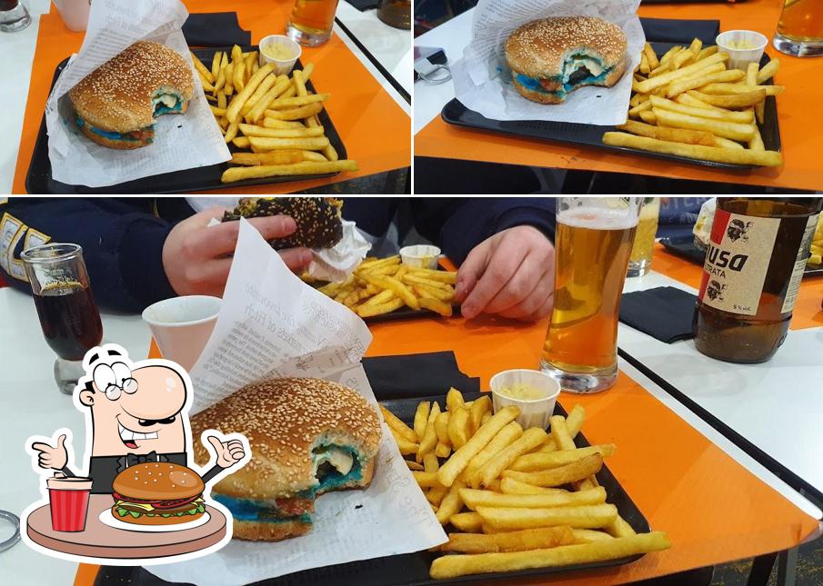 Civico Undici - Burgers - Steaks - Liquors - propone un'ampia gamma di opzioni per gli amanti dell'hamburger