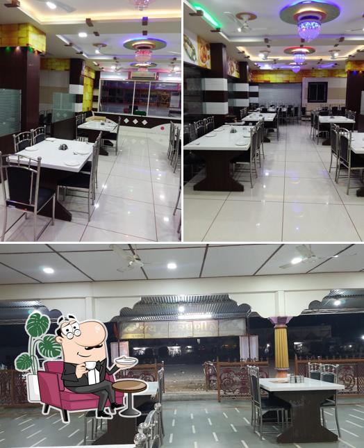 Check out how Thakardhani Hotel looks inside