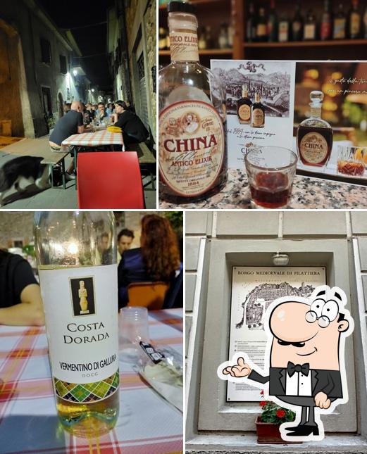 Dai un'occhiata agli interni di Bar Pagani