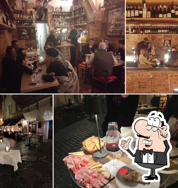 Dai un'occhiata agli interni di Vinoteca 900