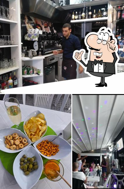 Questa è la foto che presenta la interni e bevanda di Corona