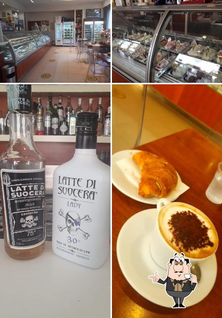 Goditi qualcosa da bere a Bar Ice Cream