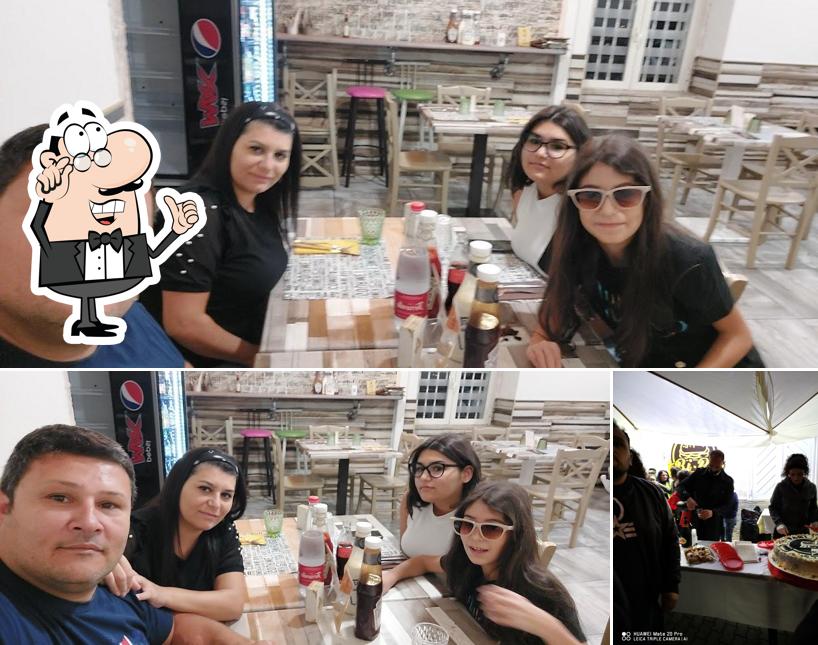 Dai un'occhiata agli interni di Bibi Paninoteca