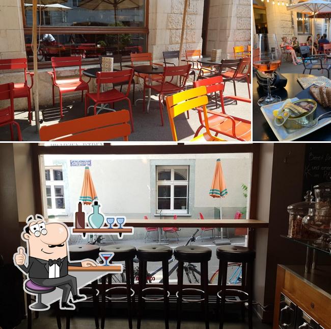 Questa è la foto che presenta la interni e tavolo da pranzo di Consum Weinbar