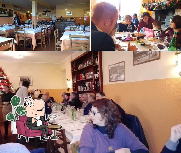 Siediti a un tavolo di hosteria amedeo
