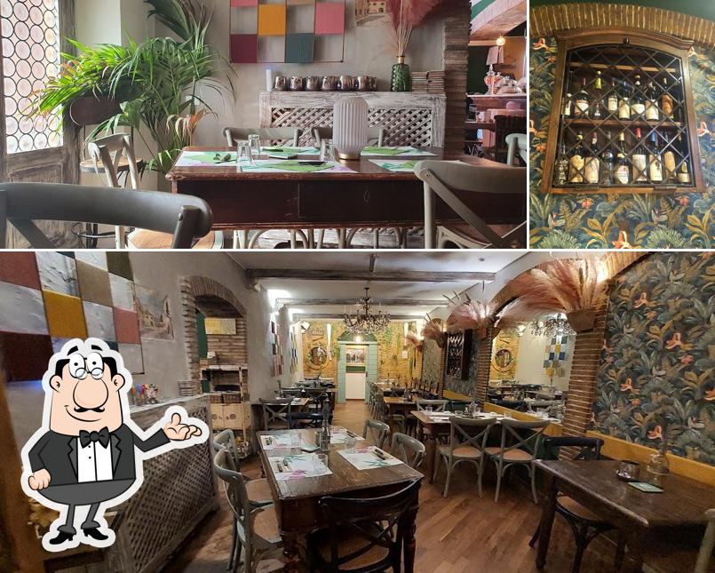 Siediti a un tavolo di Osteria Angolo Divino Rimini