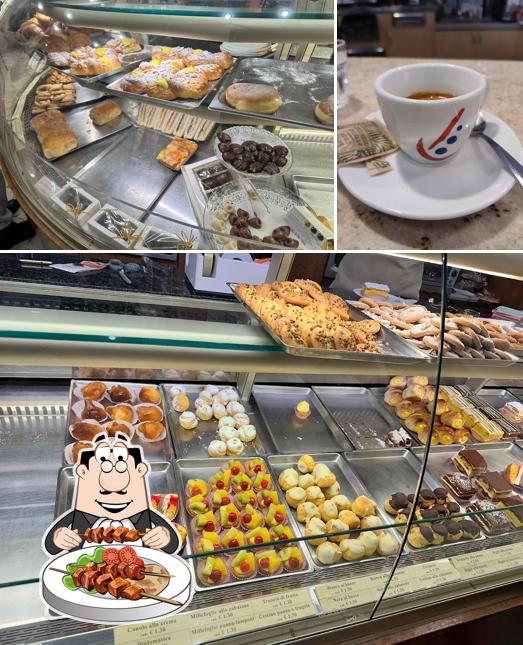 Dai un’occhiata alla foto che presenta la cibo e interni di Bar Centrale