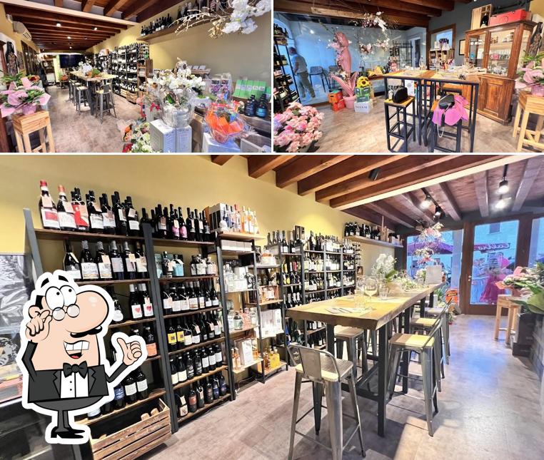 Dai un'occhiata agli interni di Laltro Vino E Caffè