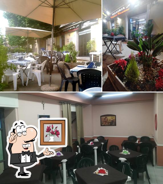 Siediti a un tavolo di Pizzeria Vecchia Stazione