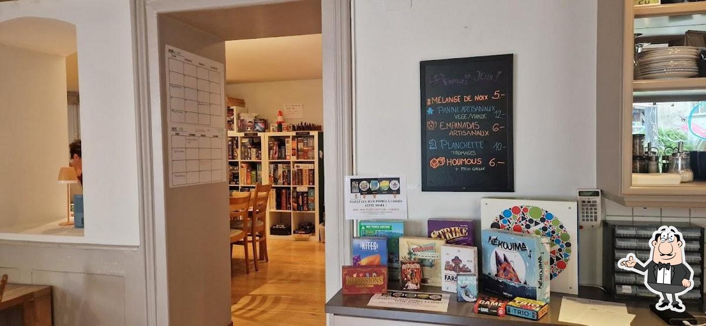 Gli interni di La Cigogne bar à jeux
