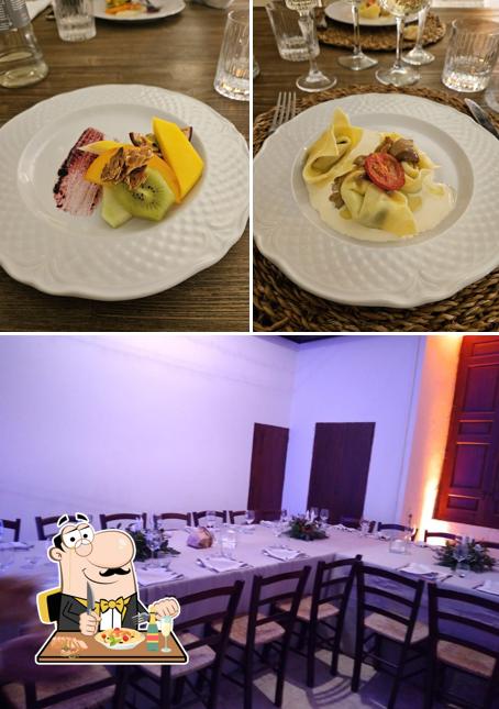 Masseria Mavùgliola si caratterizza per la cibo e interni
