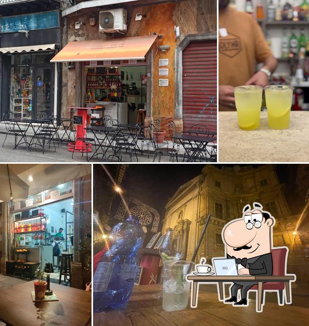 Dai un'occhiata agli interni di 4 canti caffè