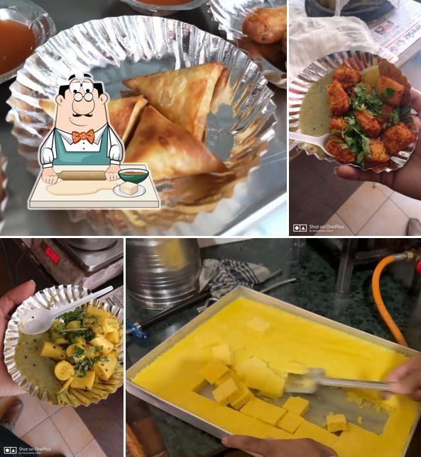 Samosa at Das New Surti Khaman