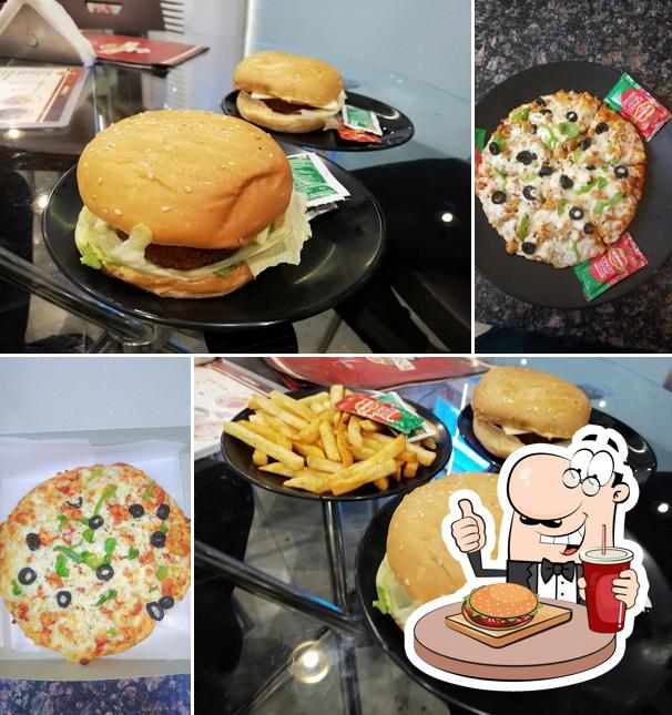 Hamburger at Café Jibna కేఫ్ జిబ్నా