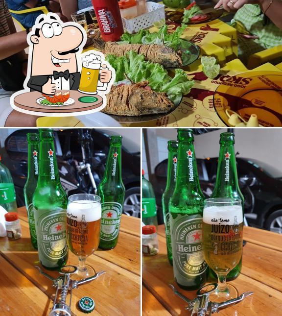Peça um copo de cerveja leve ou escura