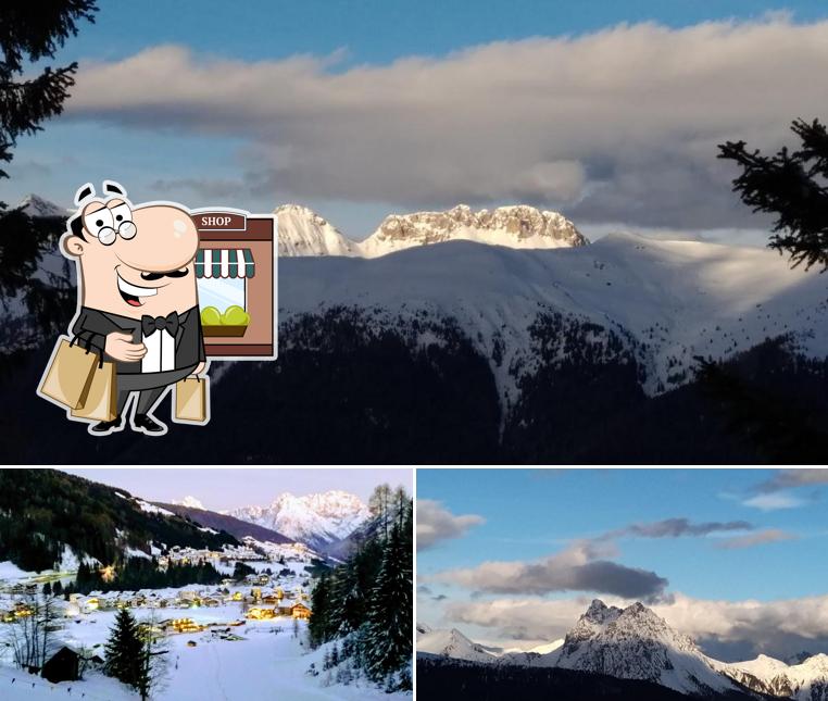 Goditi la vista dagli esterni di Rifugio Col d'la Tenda