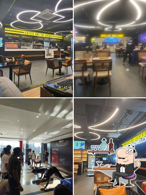 Check out how Roadies Koffeehouz Jalandhar Gourmet Diner Speciality Coffee Award winning Coffee and Food looks inside