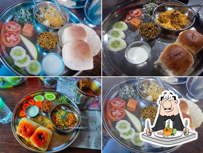 Food at Sundar Bhel and Misal Corner