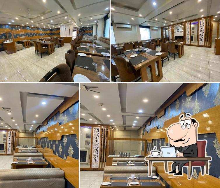 Check out how Blue Moon Restro looks inside
