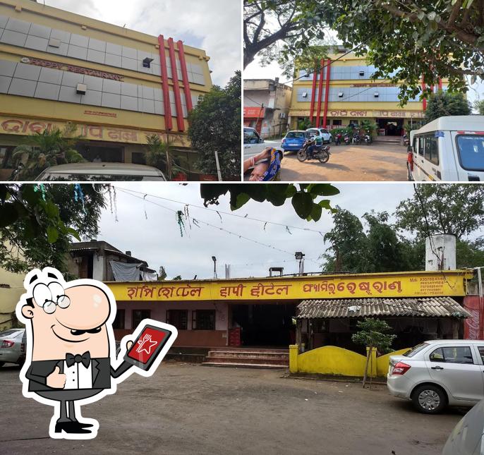 Check out how Happy dhaba looks outside