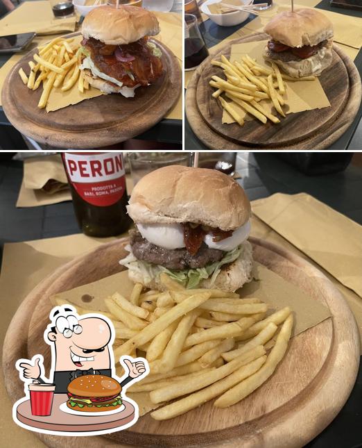 Prenditi un hamburger a Giardini Da Bora