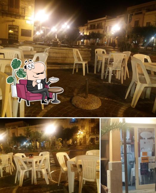 Gli interni di Caffè Cavaliere