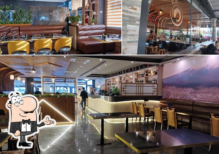 Dai un'occhiata agli interni di Sushi King