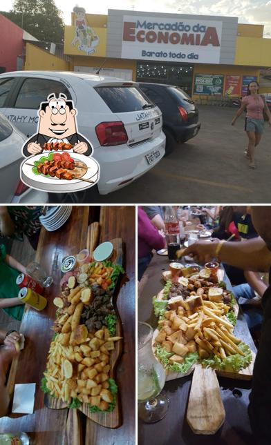 Esta é a foto mostrando comida e exterior no Santa Brasa Café Grill
