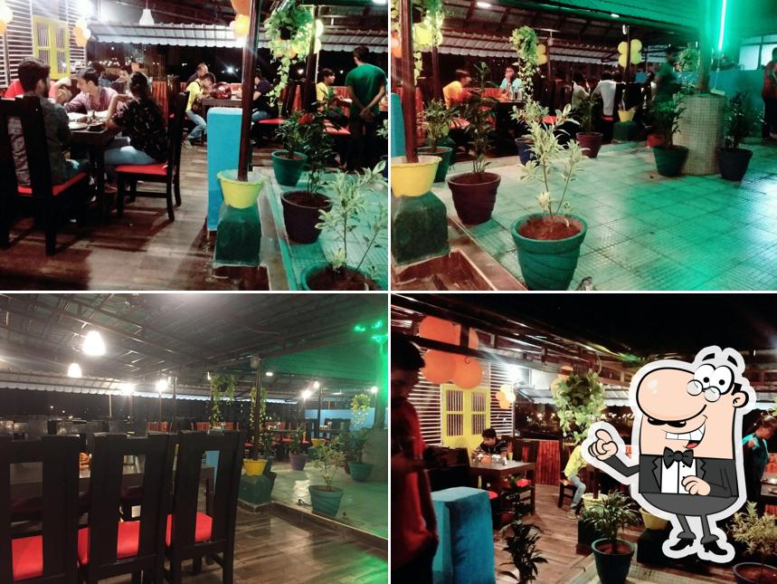 Check out how De Cafe looks inside