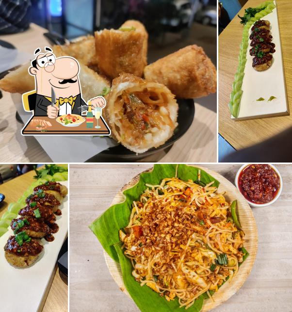 Pad thai at Dimsum (Momo) Express - Fort CST