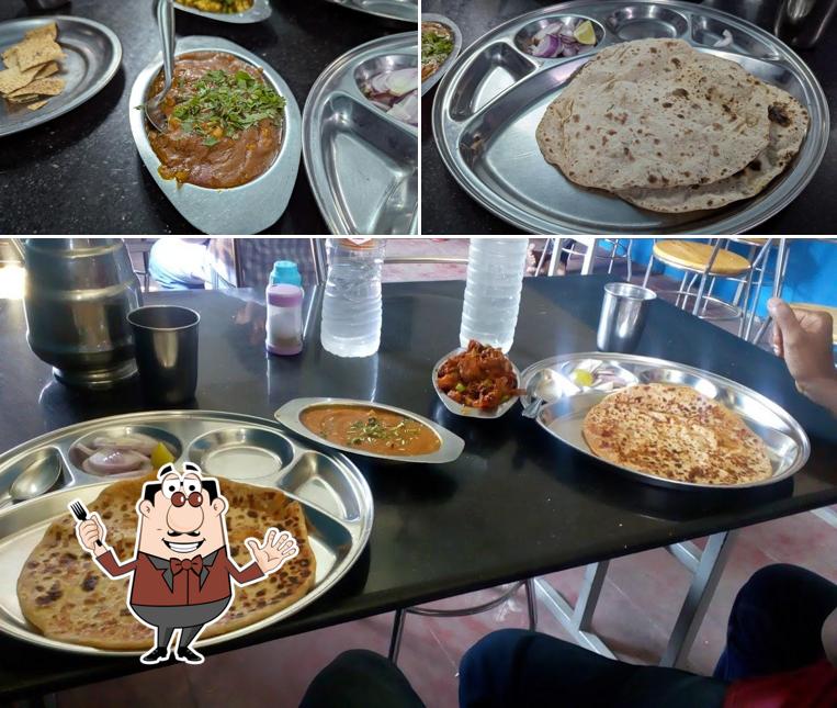 Food at DELLI CAFE