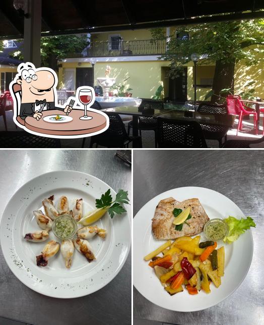 Questa è la foto che presenta la cibo e interni di Gostilna Senica