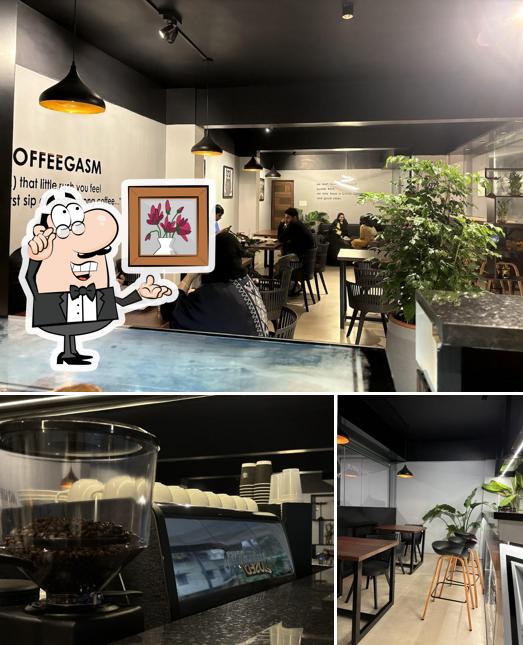 Check out how cafe_ABRISTA looks inside